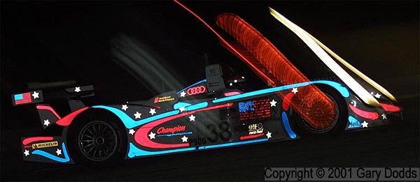 Champion-Audi bei Nacht